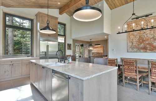 Warrior's Mark West House | Lonestar Lodge: Sweeping Mountain Views, Hot Tub & Patio