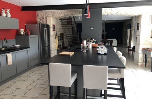 Angouleme House | Longère Charentaise Rénovée Avec Piscine, Étang, Grand Parc Boisé