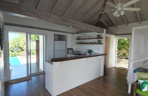 Willikies Cottage | Long Bay Gem -1 bedroom cottage with Pool above the Beach