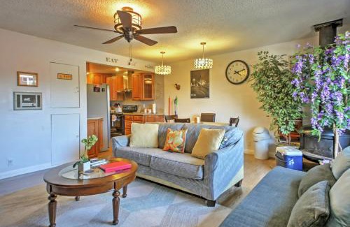 South Wrigley Apartment | Long Beach Condo with Balcony about 2 Mi to Downtown!