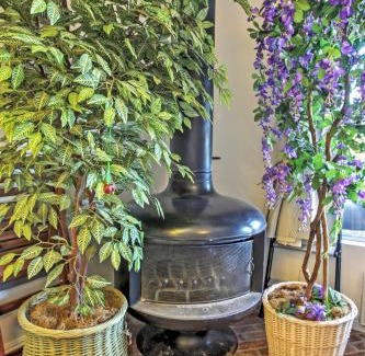 South Wrigley Apartment | Long Beach Condo with Balcony about 2 Mi to Downtown!