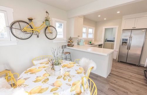 Bluff Heights House | Long Beach Craftsman House. Historic district house-centrally located