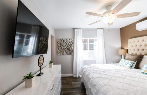 Eastside Apartment | Long Beach Duplex King Bed Pet Friendly Nurses Surgeon Business Travelers Near St Marys Medical Center & Downtown