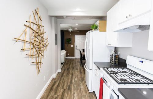 Eastside Apartment | Long Beach Duplex King Bed Pet Friendly Nurses Surgeon Business Travelers Near St Marys Medical Center & Downtown