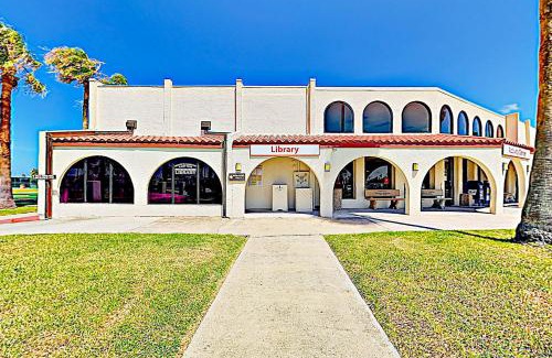 Port Isabel House | Long Island Village 233 Conch dr