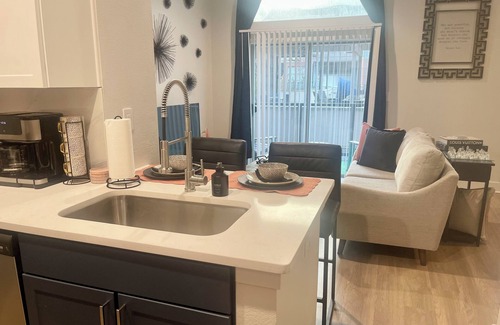 Deep Ellum Apartment | Long Term Medical Stays Welcome! Walk to BaylornFree Parking! Resort-style Pool