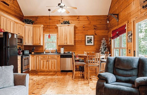 Cana Cabin | Long Valley Lights Cabin - Amazing View & 2 min. to the Blue Ridge Parkway