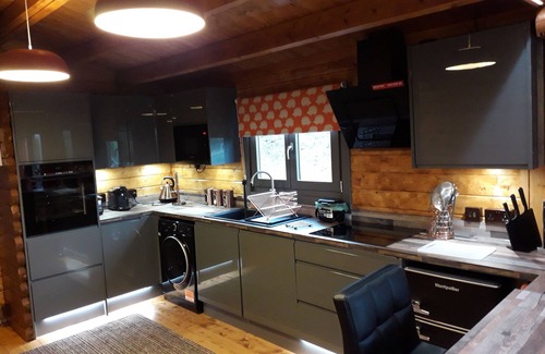 Knighton Ski Chalet | Longwood Lodges (Luxury Log Cabin with hot tub)