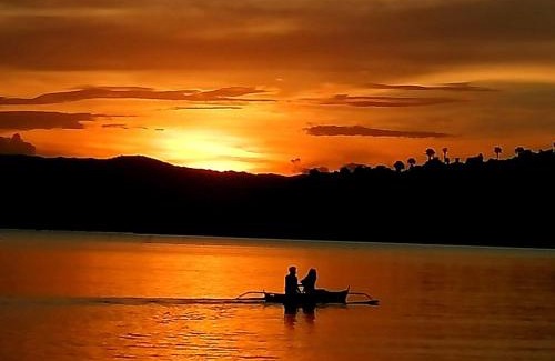 Romblon Island Bed & Breakfast | Lonos Circle Private Garden