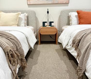 Melbourne Central Business District Apartment | Lonsdale Street Family Apartment Cot Available