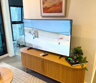 Melbourne Central Business District Apartment | Lonsdale Street Family Apartment Cot Available