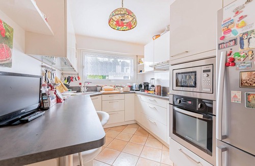 Chaville Apartment | Look forward to a relaxing vacation in this cozy vacation apartment.