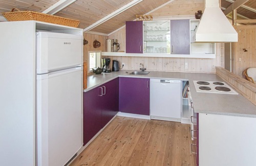 Marup House | Look forward to an unforgettable vacation by the sea in this appealing vacation home.
