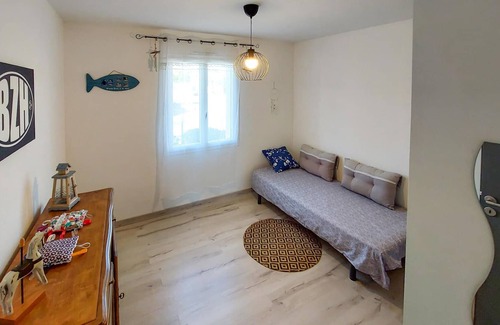 Semussac House | Look forward to spending your vacation in this comfortable vacation home with a pool.