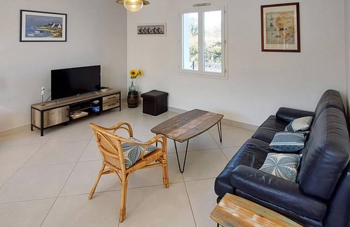 Semussac House | Look forward to spending your vacation in this comfortable vacation home with a pool.