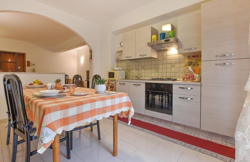 Gaggi Apartment | Look forward to this pleasant vacation home in Gaggi.