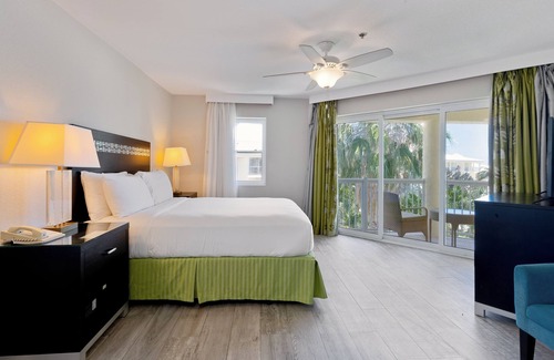 Crystal Harbour Resort | Look No Further! 3 Spacious Rooms, Beachfront Property, Outdoor Pool