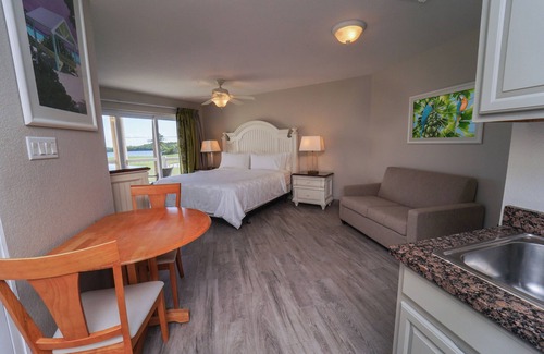 Crystal Harbour Resort | Look No Further! 3 Spacious Rooms, Beachfront Property, Outdoor Pool