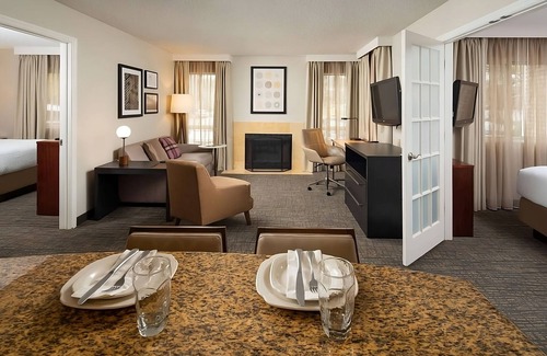 Brentwood Hotel | Look No Further! Close to Nashville's Best and Minutes to The Parthenon!