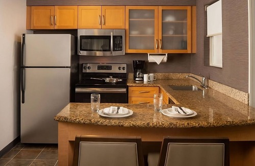 Brentwood Hotel | Look No Further! Close to Nashville's Best and Minutes to The Parthenon!