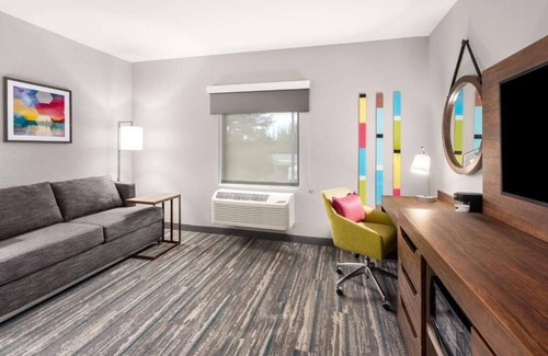 Tigard Hotel | Look No Further! Free Parking, Pool, Minutes to Portland Children’s Museum!