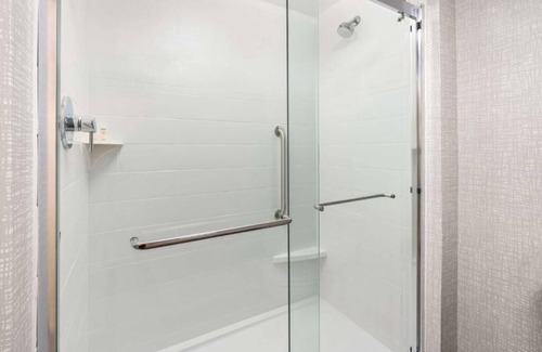 Tigard Hotel | Look No Further! Free Parking, Pool, Minutes to Portland Children’s Museum!