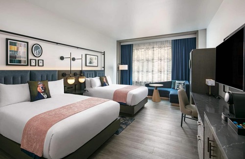 North Capitol Street Hotel | Look No More! TWO Spacious and Modern Units with City View, Pets are Allowed!