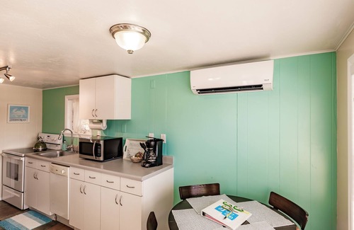 Siesta Key Cottage | Lookout Cottage Across street from Beach and Heated Pool