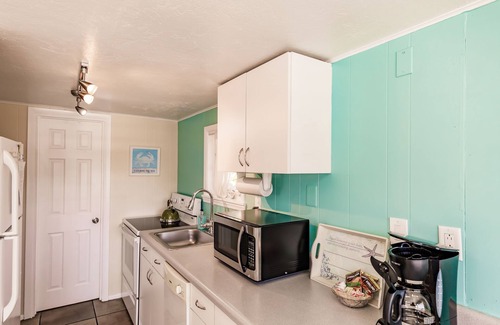 Siesta Key Cottage | Lookout Cottage Across street from Beach and Heated Pool