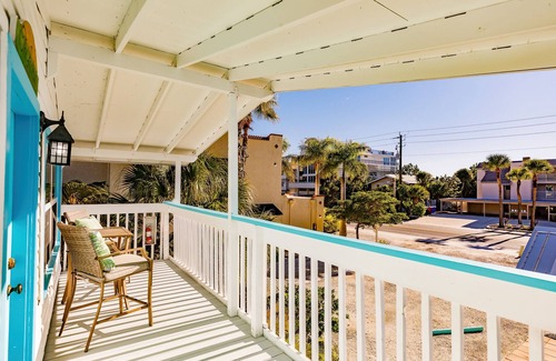 Siesta Key Cottage | Lookout Cottage Across street from Beach and Heated Pool