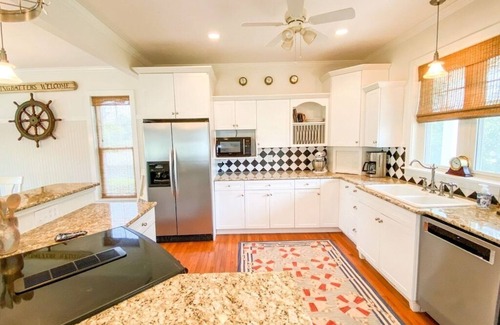 Harkers Island House | Lookout Cottage- Waterview Home close to Cape Lookout - New to the market 2022!