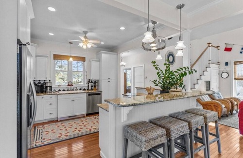 Harkers Island House | Lookout Cottage- Waterview Home close to Cape Lookout - New to the market 2022!