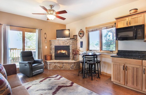 Estes Park Condo | Lookout Mountain 27B - 1 Br/2 Bath Condo with Private Hot Tub, 2 Fireplaces