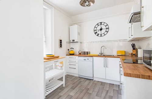 Folkestone Apartment | Lookout Post by Bloom Stays - ideal for couples and families