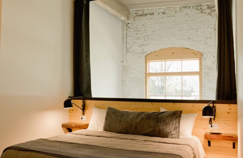 Dalton Hotel | Loom Room Retreat