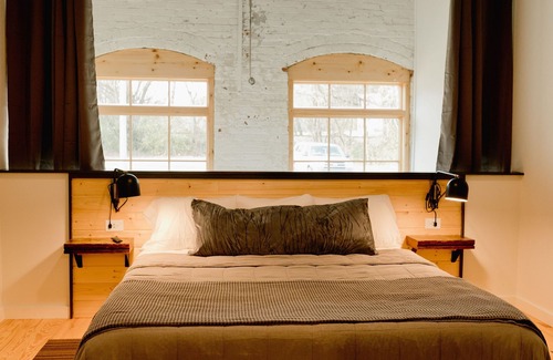 Dalton Hotel | Loom Room Retreat