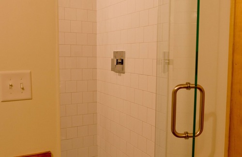 Dalton Hotel | Loom Room Retreat