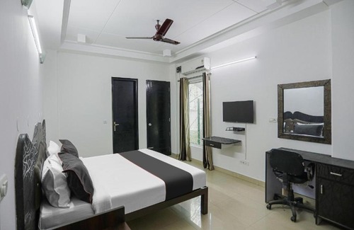 Sushant Lok Hotel | LOOMSTAY Royal Residency