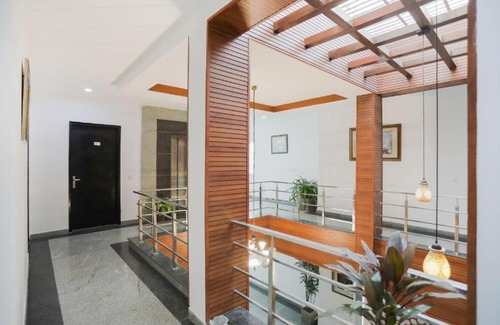 Sushant Lok Hotel | LOOMSTAY Royal Residency