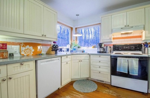 North Kawartha Cottage | Loon Bay Serenity - Four Bedroom Cottage, Sleeps 8