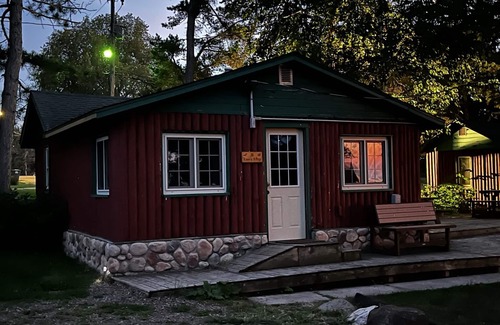 Isle Cabin | Loons Lodge Cabin at Castles Resort is right on the Mille Lacs Lake !
