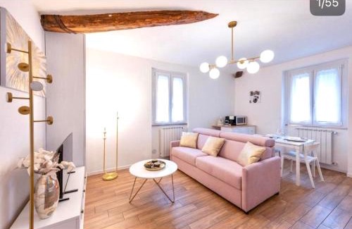 Albate Apartment | Lora flowers Suite, free parking,self check in, 5