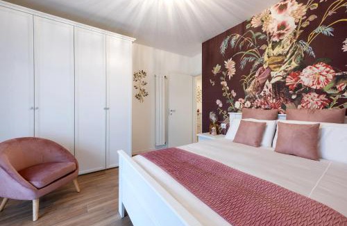 Albate Apartment | Lora flowers Suite, free parking,self check in, 5