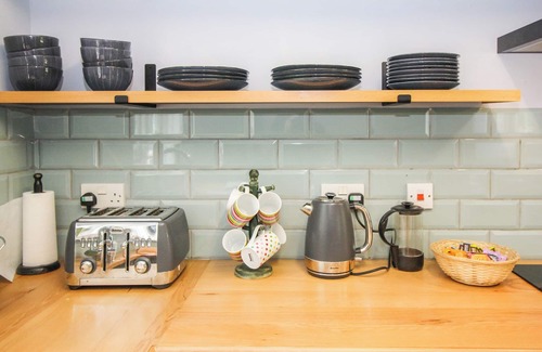 Beccles Cottage | Lord Derby, Cottage with pool & hot tub, tranquil setting,20min from Southwold