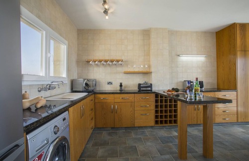 Oroklini Apartment | Lordos Sunshore Beachfront Suite