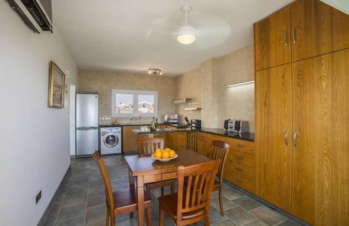 Oroklini Apartment | Lordos Sunshore Beachfront Suite