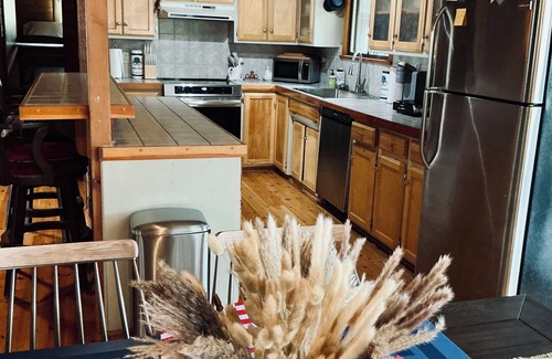 Beaver Shores House | Lorel’s Log House on Beaver Lake