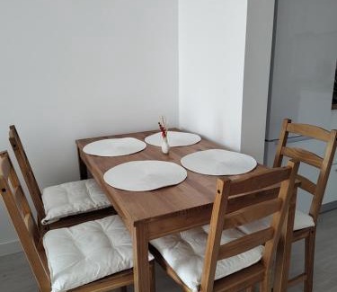 Ploiesti Apartment | Lorena in White Tower