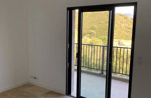 Sarrola-Carcopino Apartment | Loue à la Semaine Estivale . Appartement Grand T3 Neuf Avec Cuisine Équipée