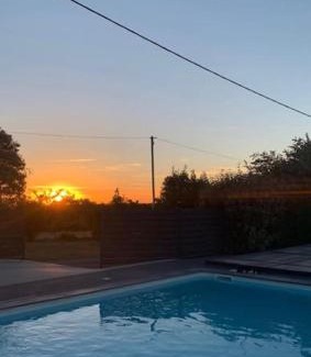 Neuvy-Bouin House | loue ancien moulin a vent avec piscine et jacuzzi